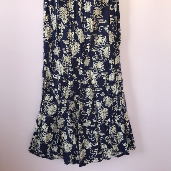 Wide Ruffled Hem Maxi - Picture 3 of 8
